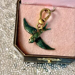 New with tags juicy couture sparrow charm